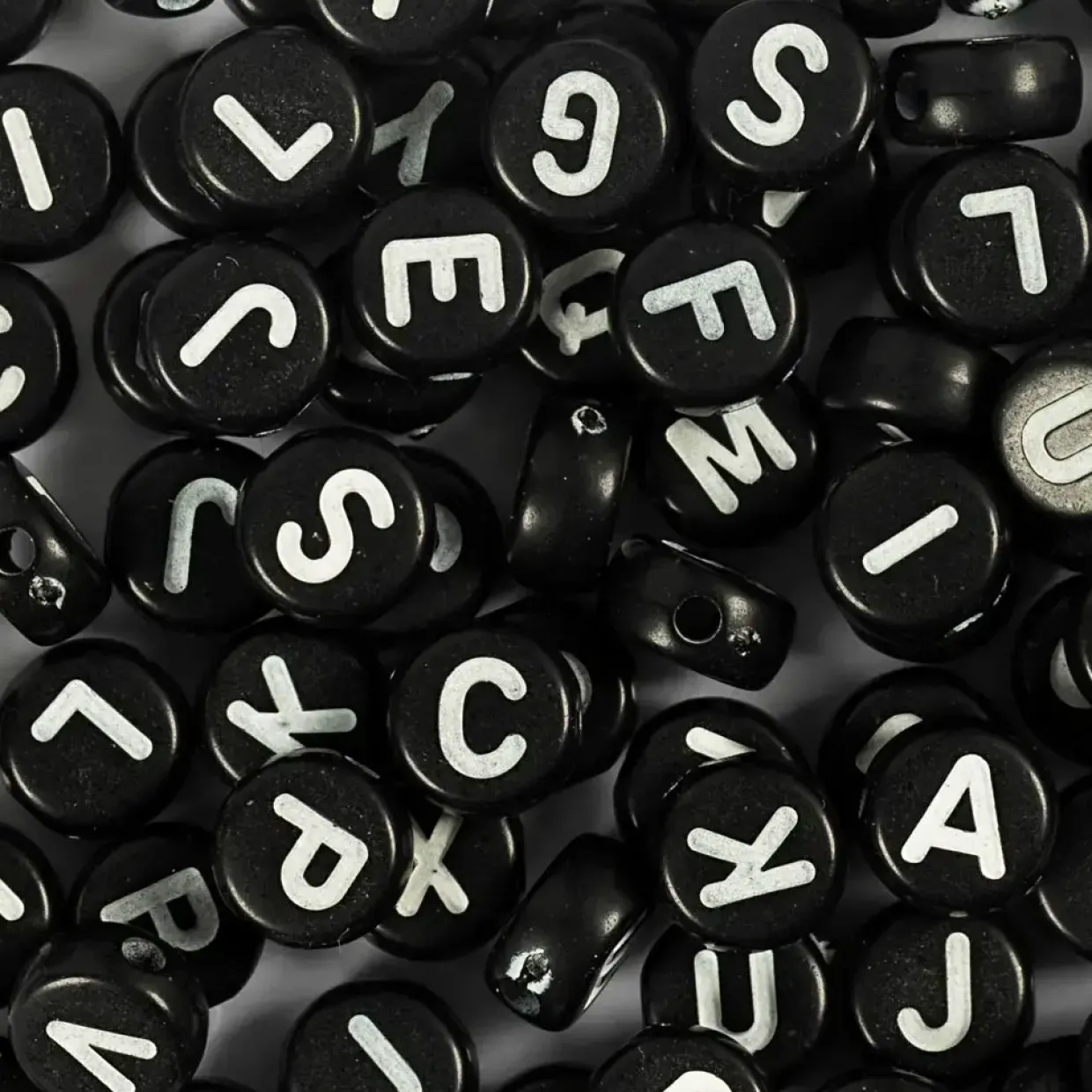 Bogstavperler, A-Ø, diam. 7 mm, hulstr. 1,2 mm, sort, 165 g/ 1 pk.