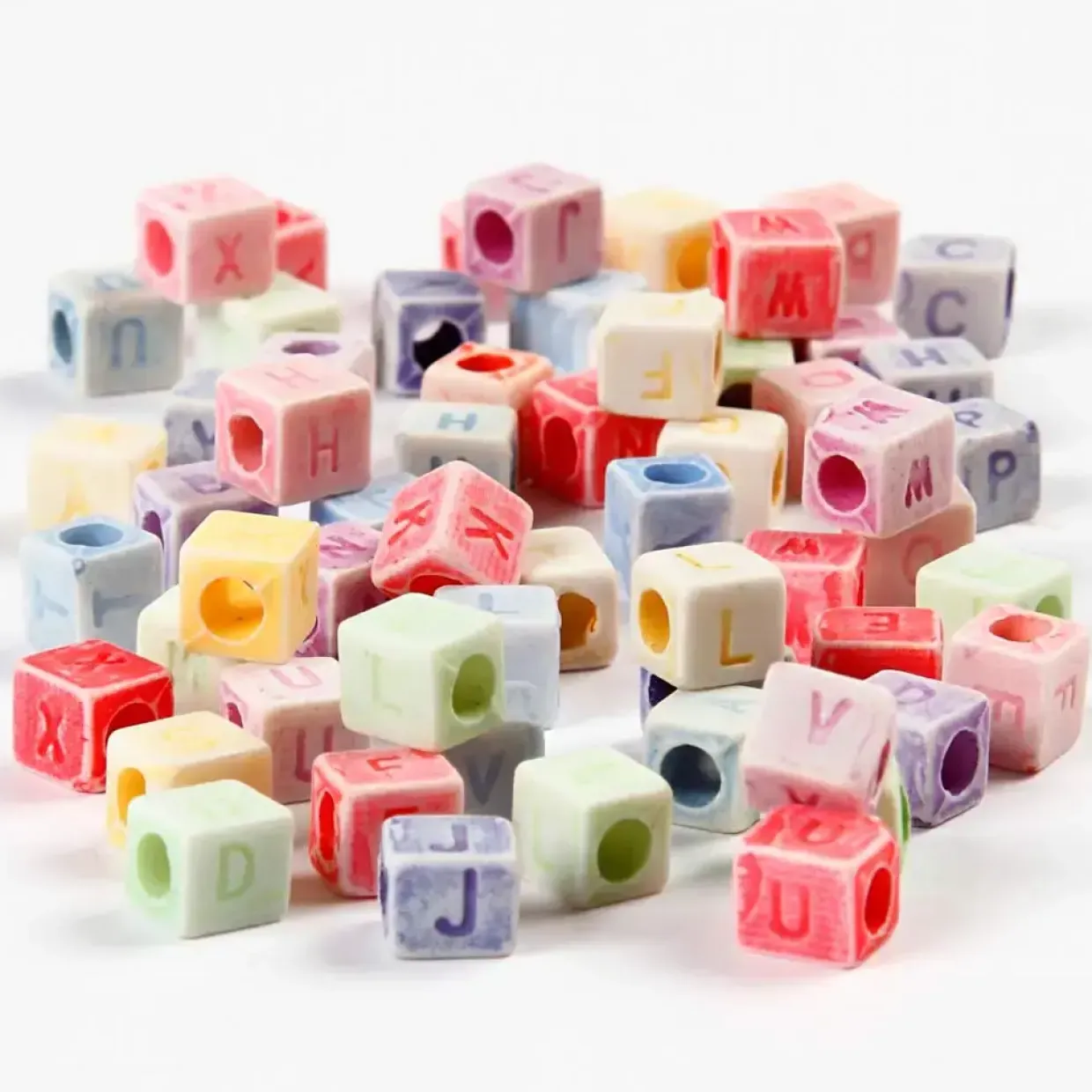 Bogstavperler, str. 6x6 mm, hulstr. 3 mm, 500 g, 700ml