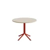 Bord – Atlas 1133 – Ø900 mm – Hvidpigmenteret eg / Rødt stel