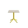 Bord Atlas 1133 700x700x720mm, Hvidpigmenteret eg med gult understel