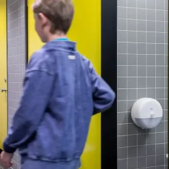 Dispenser til toiletpapir Tork 680008 SmartOne - sort