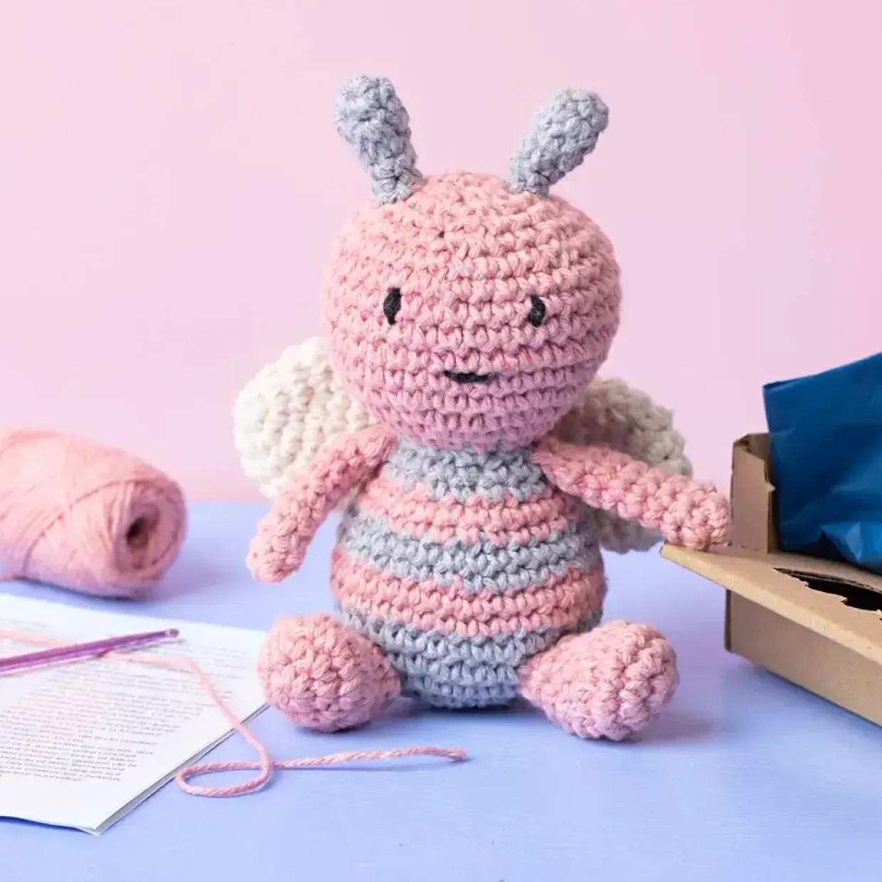 DIY Kit Amigurumi, Honningbi, pastelfarver, 1 pk.