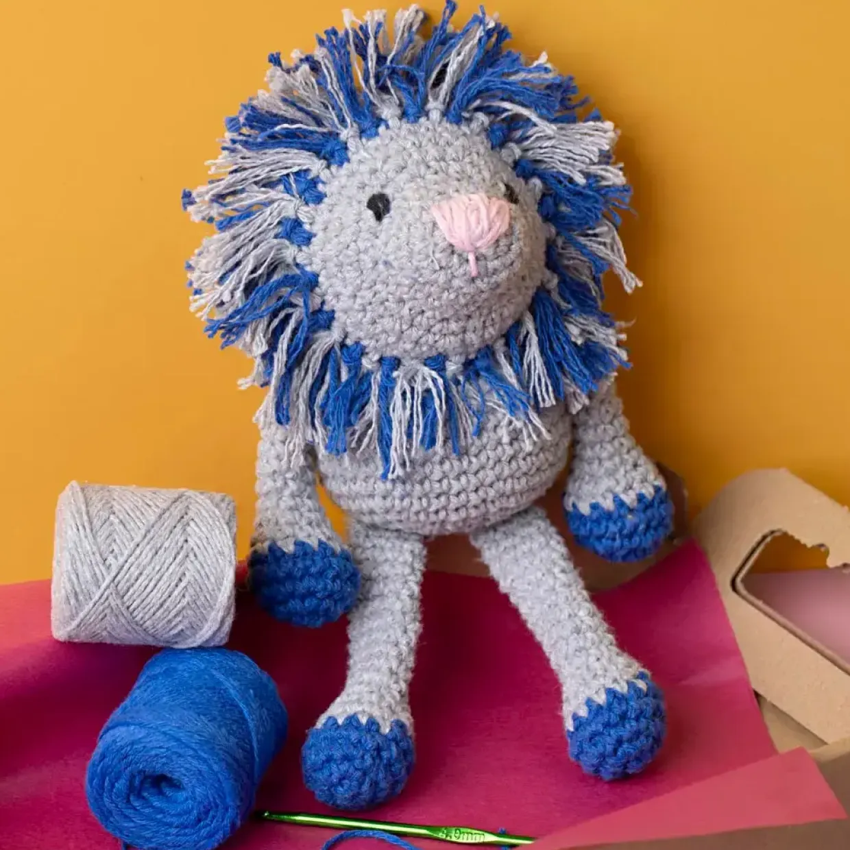 DIY Kit Amigurumi, Løve, marineblå, lys grå, 1 pk.