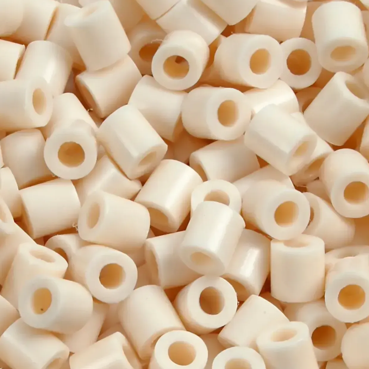 Fotoperler lys beige (12) størrelse 5 x 5 mm - hulstørrelse 2,5 mm - 6000 stk.