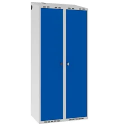 Garderobeskab POC, skråt tag og blå døre - 800 x 550 x 1752 mm