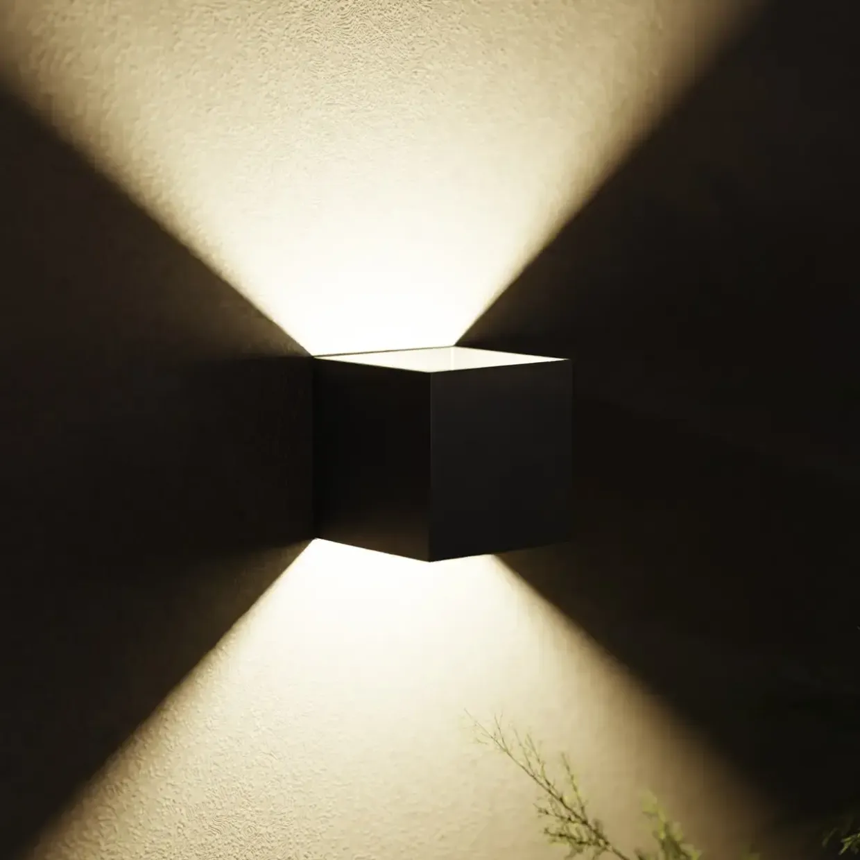 Hombli Smart Outdoor Wall Light, Black