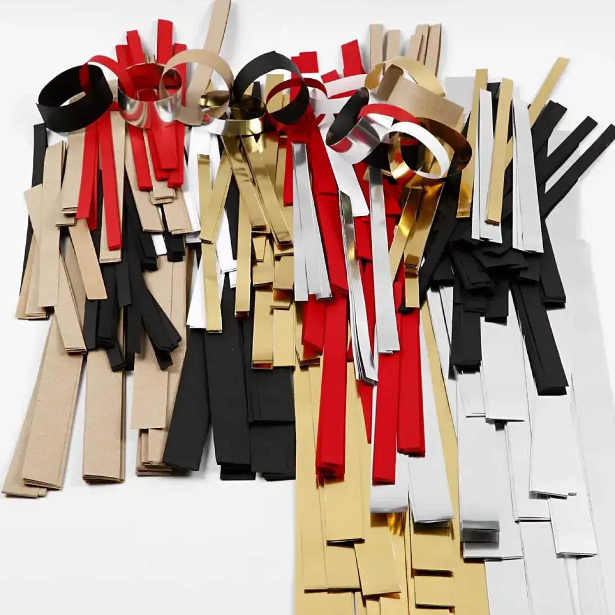 Julestjerner strimler - B: 10 + 15 + 25 mm Ø: 4,5 + 6,5 + 11,5 cm L: 44 + 88 cm til 1250 stjerner - 5000 stk