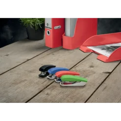 Leitz NeXXt Recycle mini hæftemaskine blå, 10 ark - Køb minimum 10 stk.