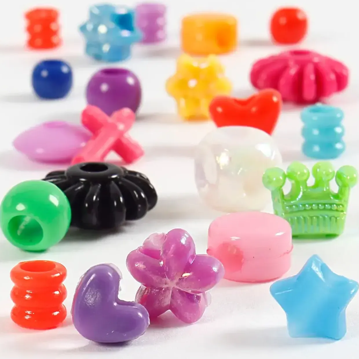 Plastperler, str. 6-20 mm, hulstr. 1,5-6 mm, 390 g, 700ml