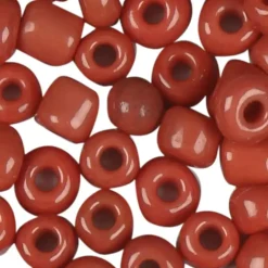 Rocaiperler mørk rød diam. 3 mm str. 8/0 hulstr. 0,6-1,0 mm 500 g/ 1 pk.