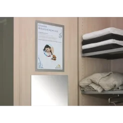 Skilt DURAFRAME® selvklæbende A4 m/sølv ramme 2stk/pak