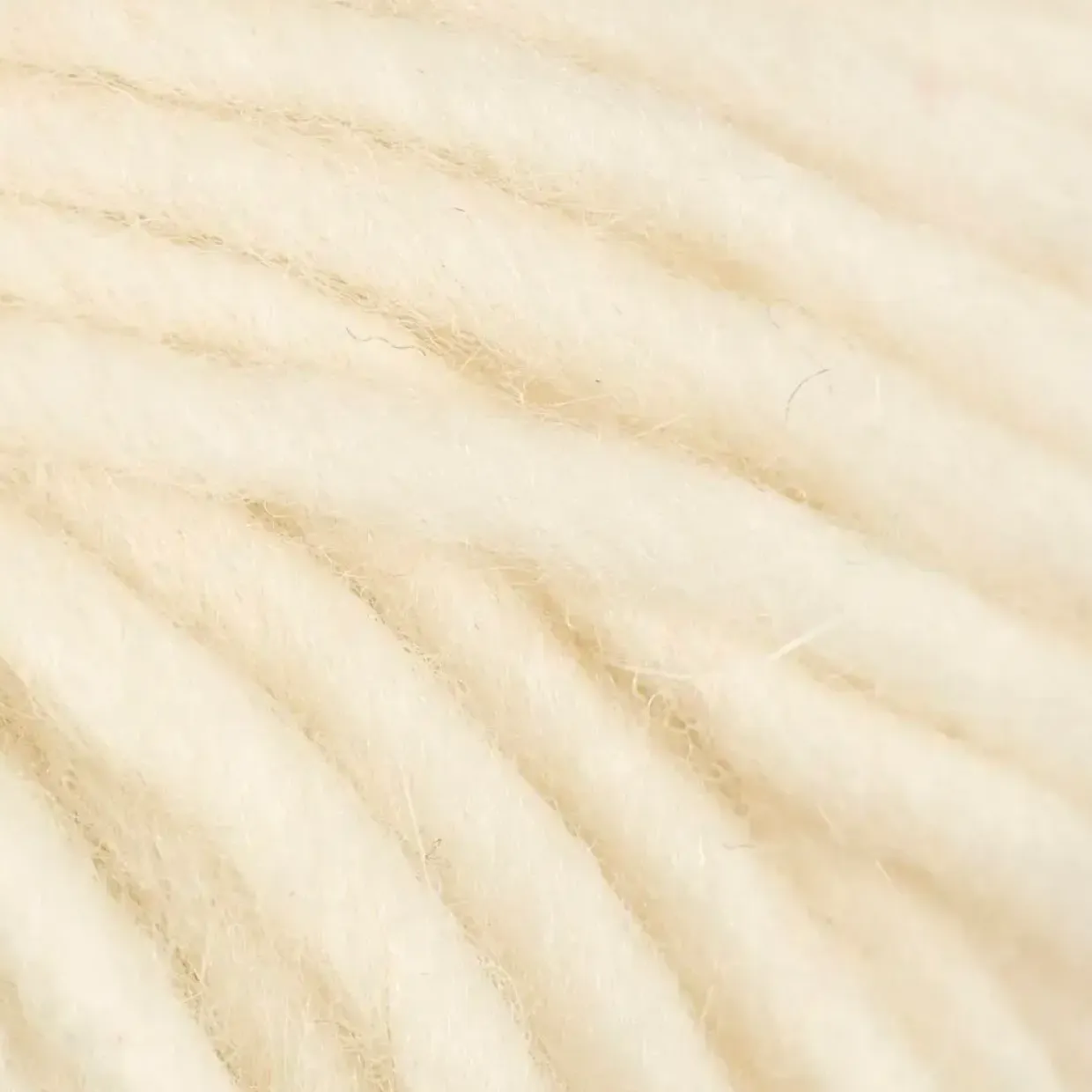 Uldgarn L: 50 m off white 50 g